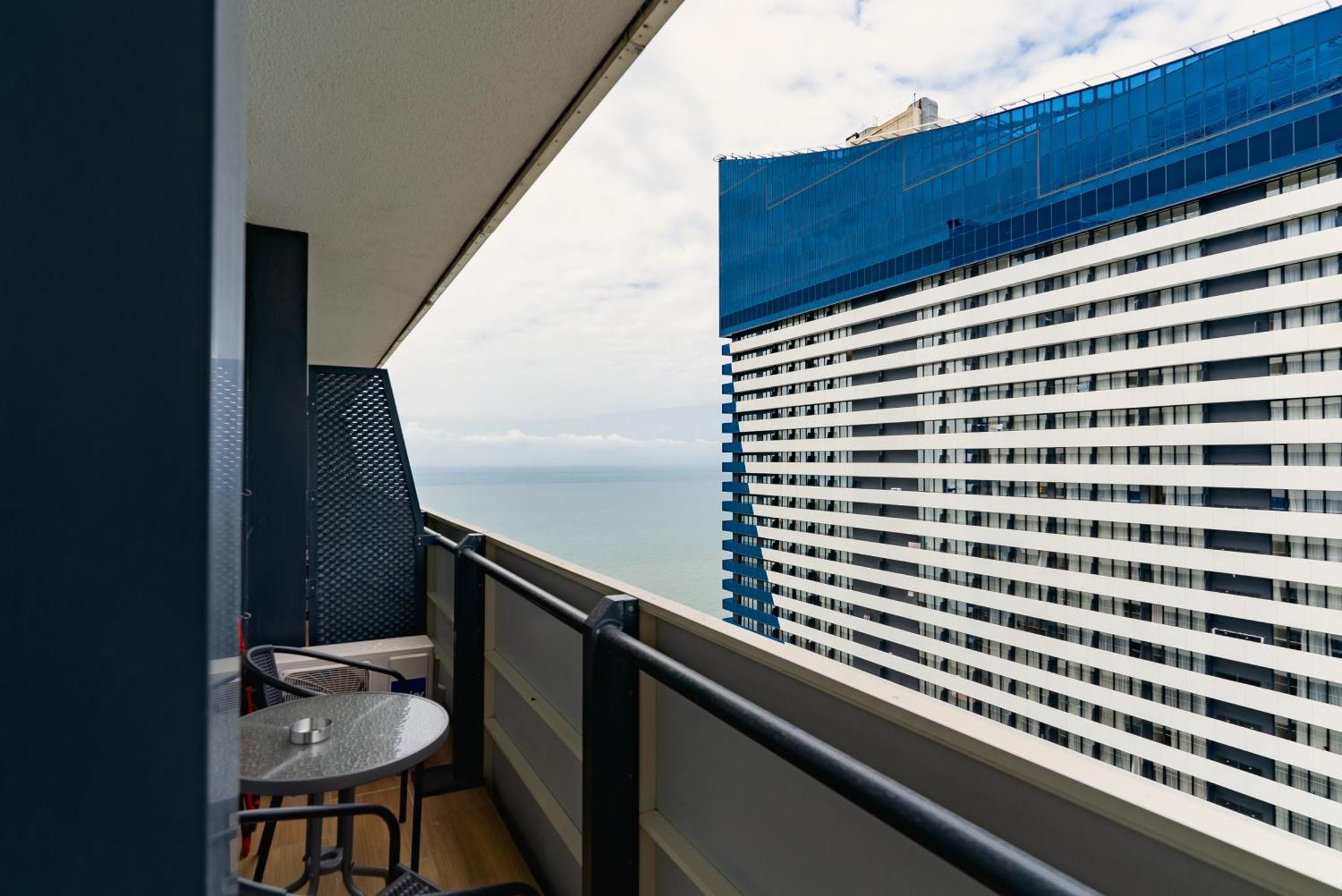 Habiby Orbi City Batumi Esterno foto